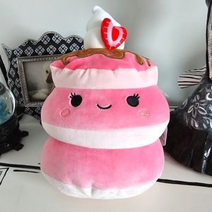 NWT Squishmallows 2024 Valentines Exclusive 8" Shelly the Strawberry P…